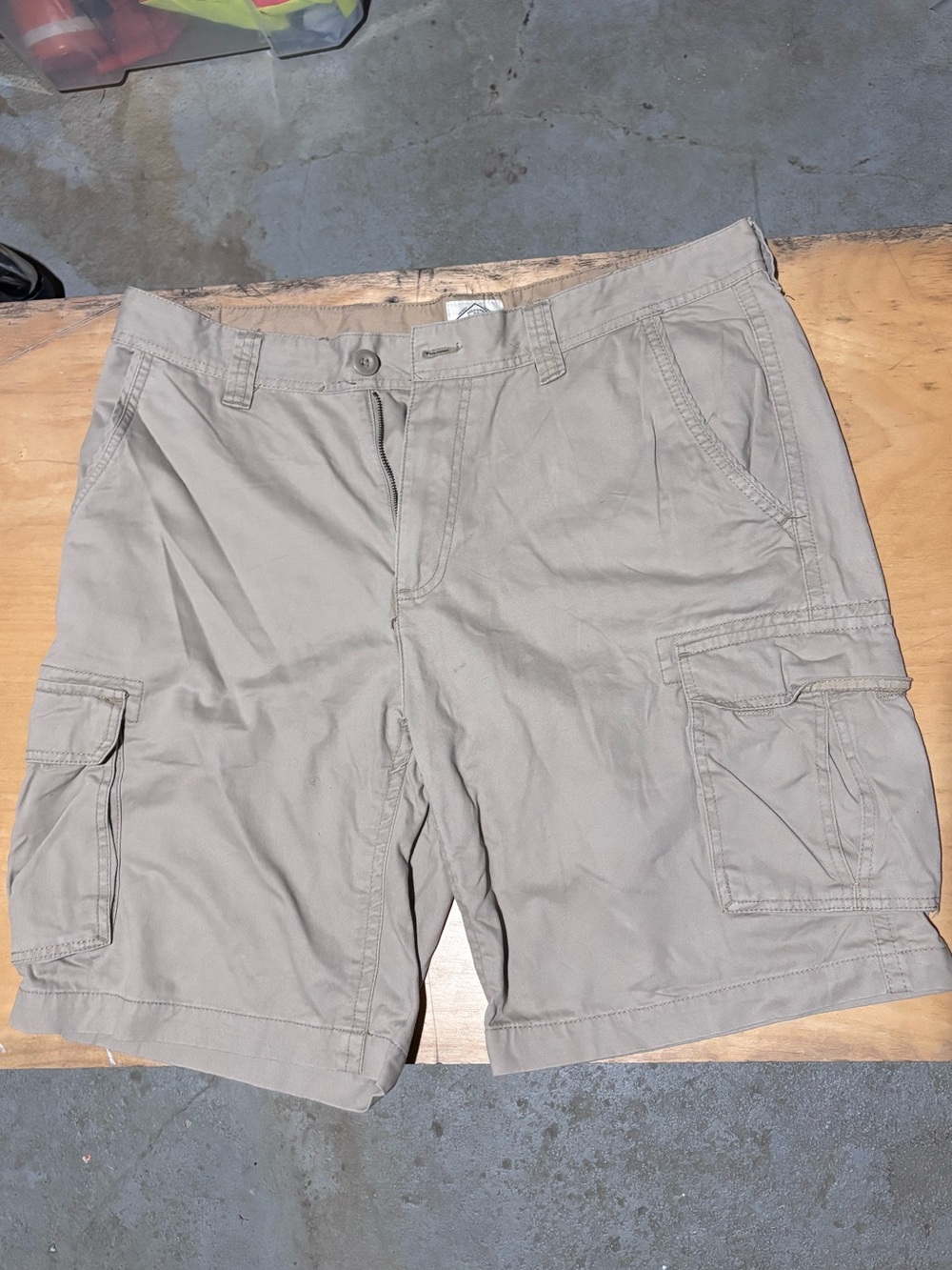 Men's Cargo Shorts in Light Khaki